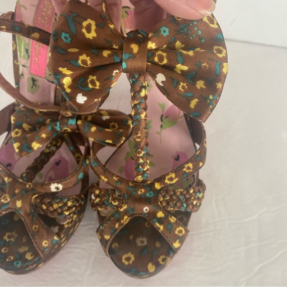 Y2K Betsey Johnson Braided floral t strap heel Size 5 - Picture 8 of 9
